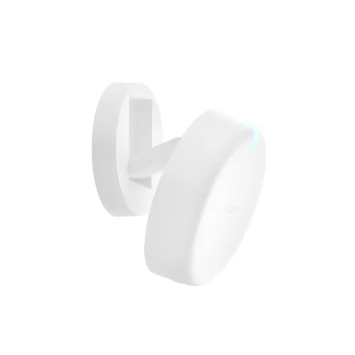 Biały, nowoczesny czujnik ruchu z delikatnym niebieskim podświetleniem na górze, zamontowany na okrągłej podstawie. Urządzenie ma minimalistyczny design i jest ustawione na białym tle.