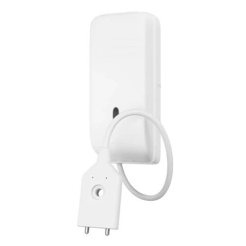 Biała, bezprzewodowa czujka zalania z prostokątną obudową i podłączonym kablem zakończonym dwoma metalowymi pinami. Urządzenie jest przeznaczone do wykrywania wycieków wody.