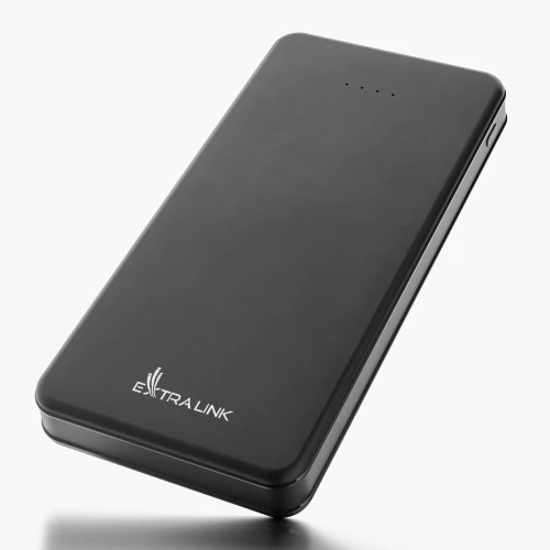 Czarny powerbank marki Extralink z logo na dole, posiadający cztery małe diody LED wskazujące poziom naładowania. Urządzenie ma prostokątny kształt z zaokrąglonymi krawędziami i leży na białym tle.