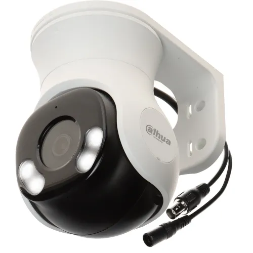 Obraz przedstawia białą, obrotową kamerę monitoringu z czarnym panelem przednim i widocznymi diodami LED. Kamera posiada logo producenta oraz przewody z wtykami do podłączenia.