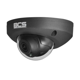 Kamera kopułowa IP o rozdzielczości 2MPX marki BCS, w czarnej obudowie, z widocznym obiektywem i logo producenta. Urządzenie ma nowoczesny design i jest przeznaczone do monitoringu.
