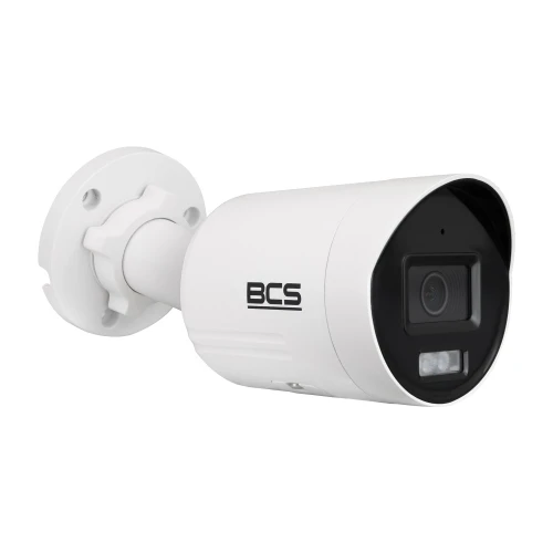 Biała kamera tubowa BCS z czarnym frontem i logo BCS na boku, zamontowana na regulowanym uchwycie ściennym. Kamera posiada widoczny obiektyw oraz diody LED doświetlające.