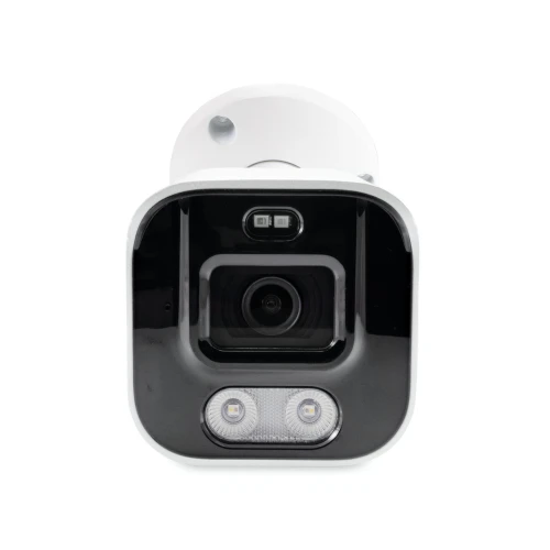 Kamera tubowa IP Keeyo LV-V przedstawiona jest na białym tle, ukazując jej przedni panel z obiektywem i dwoma diodami LED. Obudowa kamery jest w kolorze białym z czarnymi elementami wokół obiektywu.