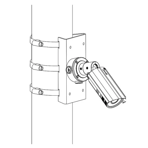 Ilustracja przedstawia kamerę monitoringu zamontowaną na słupie za pomocą uchwytu i opasek zaciskowych. Kamera jest skierowana pod kątem, a uchwyt umożliwia jej regulację.