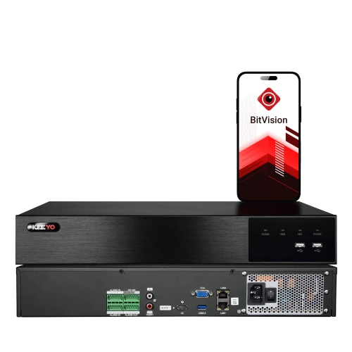 Na zdjęciu znajduje się czarny rejestrator sieciowy Keeyo z widocznymi portami z tyłu oraz smartfon z aplikacją BitVision na ekranie. Urządzenie ma elegancki, nowoczesny design i jest przeznaczone do monitoringu.