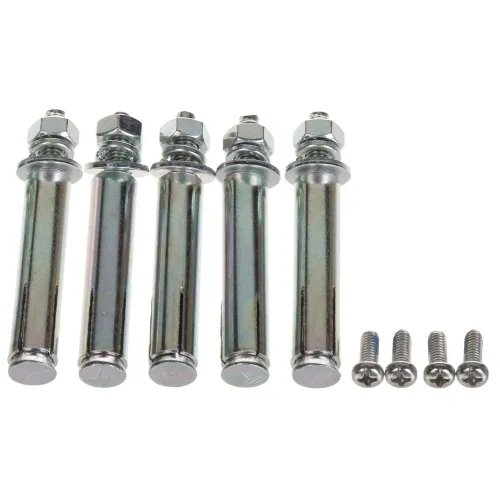 Zdjęcie przedstawia pięć metalowych kołków rozporowych z nakrętkami oraz cztery mniejsze śruby. Elementy są ułożone w dwóch rzędach na białym tle.