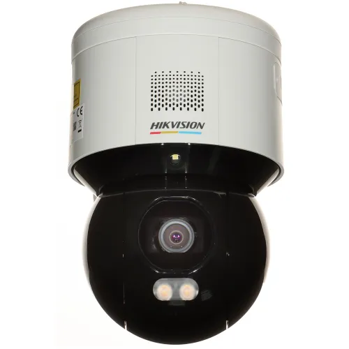 Kamera monitoringu Hikvision widziana od spodu, z wyraźnie widocznym obiektywem i dwoma diodami LED. Obudowa kamery jest w kolorze białym i czarnym, z logo producenta na górnej części.