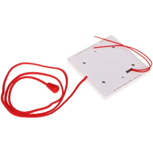 Na zdjęciu znajduje się biały panel z czerwonym sznurkiem i przyciskiem, widoczny od strony mocowania. Panel ma cztery śruby i wystające czerwone przewody.