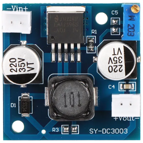 Zdjęcie przedstawia moduł elektroniczny z widocznymi kondensatorami, cewką i złączami na niebieskiej płytce drukowanej. Na płytce znajdują się oznaczenia komponentów oraz napisy wskazujące na model SY-DC3003.