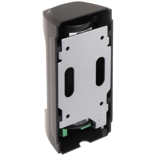 Obraz przedstawia tylny widok obudowy urządzenia elektronicznego z metalową płytą montażową i widocznymi złączami. Produkt ma smukły, czarny design z otworami na śruby montażowe.