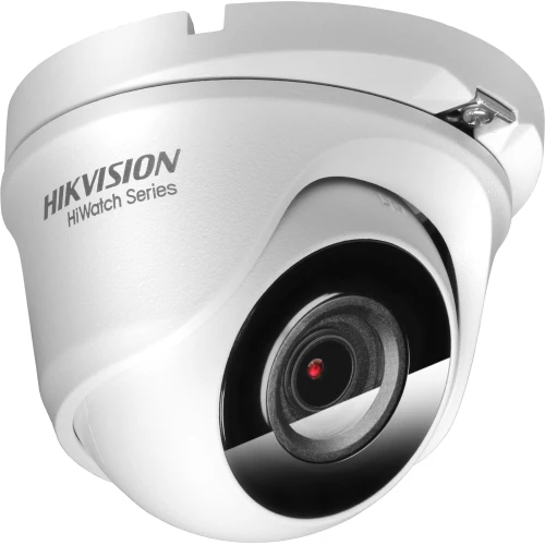 Na zdjęciu znajduje się biała kamera kopułkowa Hikvision z serii HiWatch, przeznaczona do monitoringu. Kamera ma nowoczesny design z widocznym obiektywem i logo producenta.