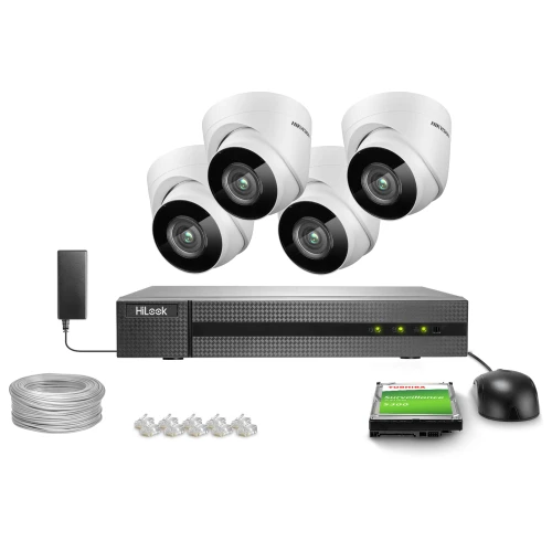 Zestaw do monitoringu IP składający się z czterech białych kamer kopułkowych, rejestratora HiLook, kabla, złączy oraz dysku twardego Toshiba. Elementy są rozmieszczone na białym tle, prezentując kompletny system nadzoru.
