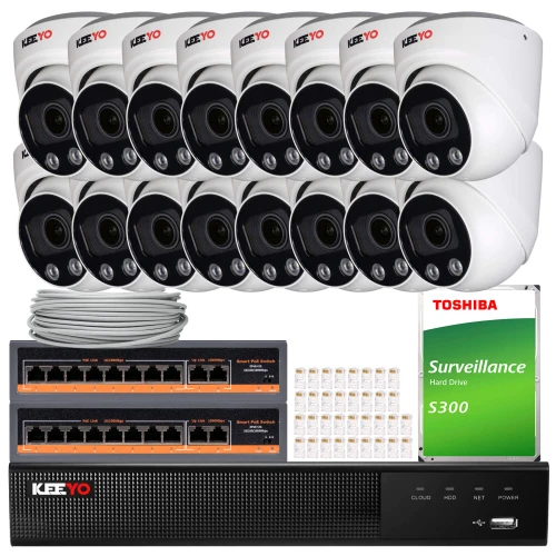 Zestaw do monitoringu składający się z dwunastu kamer kopułkowych, rejestratora, dysku twardego Toshiba S300 oraz akcesoriów montażowych. Kamery i rejestrator są oznaczone logo "KEEYO".