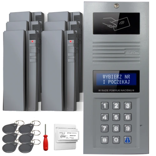 Zestaw domofonowy cyfrowy składający się z panelu z klawiaturą numeryczną i wyświetlaczem, kilku słuchawek domofonowych oraz akcesoriów takich jak breloki zbliżeniowe i śrubokręt. Panel główny jest w kolorze szarym z wyświetlaczem pokazującym instrukcję obsługi.