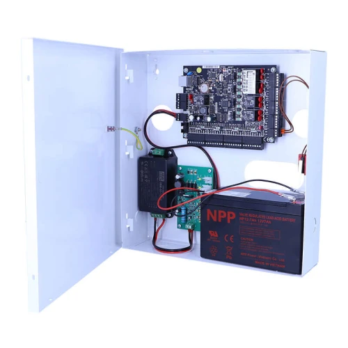 Metalowa obudowa zawiera zestaw kontroli dostępu, w tym płytkę drukowaną, zasilacz i akumulator. Elementy są starannie zamontowane i połączone przewodami wewnątrz białej skrzynki.